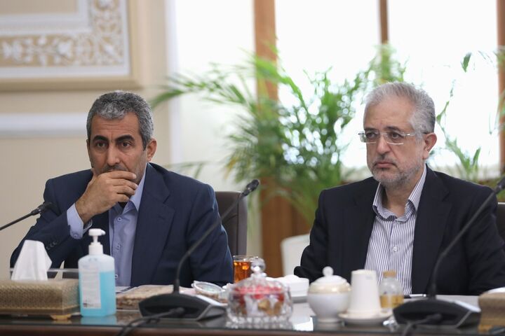 بررسی مسائل آسیب رسان به بازار سرمایه| نرخ مالیات بر تولید باید کاهش یابد بررسی مسائل آسیب رسان به بازار سرمایه| نرخ مالیات بر تولید باید کاهش یابد