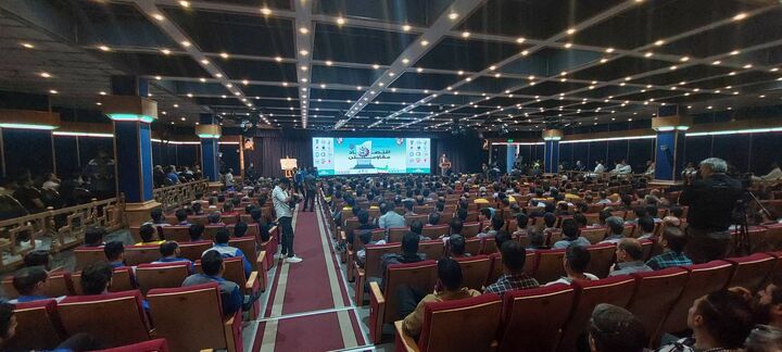 اعطای نشان اقتصاد مقاومتی به ۱۲ واحد تولیدی برتر اعطای نشان اقتصاد مقاومتی به ۱۲ واحد تولیدی برتر