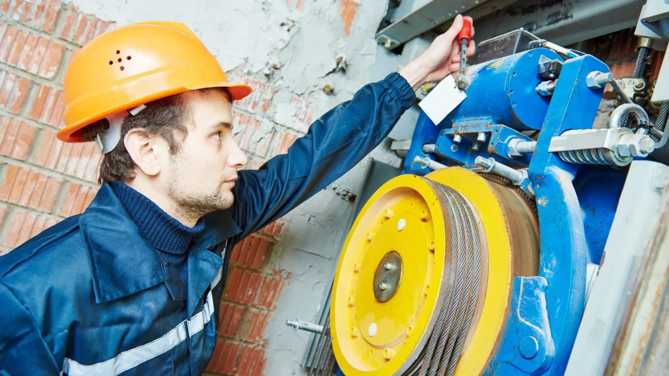 چگونه میتوانیم هزینههای نصب آسانسور را کاهش دهیم؟