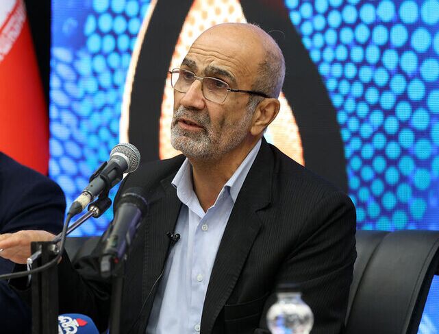 توسعه ۱۳ مخزن از طرح توسعه ۲۸ مخزن نفتی جریان دارد| افزایش ظرفیت تولید به  ۳.۲۸میلیون هزار بشکه توسعه ۱۳ مخزن از طرح توسعه ۲۸ مخزن نفتی جریان دارد| افزایش ظرفیت تولید به  ۳.۲۸میلیون هزار بشکه