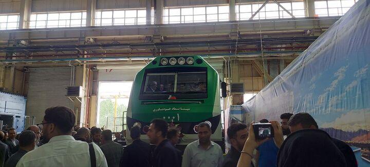 لکوموتیو ۴٠٠٠ اسب بخاری ایرانی رونمایی شد