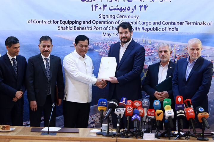 قرارداد تجهیز و بهره برداری از پایانه کانتینری و کالای عمومی بندر چابهار با هند منعقد شد قرارداد تجهیز و بهره برداری از پایانه کانتینری و کالای عمومی بندر چابهار با هند منعقد شد