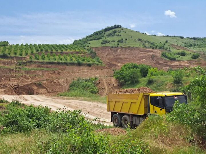 برداشت خاک از «گِردتپه» روستای نصر آباد متوقف شد برداشت خاک از «گِردتپه» روستای نصر آباد متوقف شد
