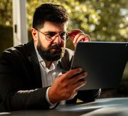 بیوگرافی فرزاد وجیهی