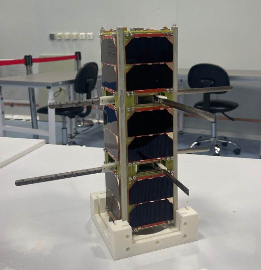 مدل پروازی ماهواره «کوثر» رونمایی شد