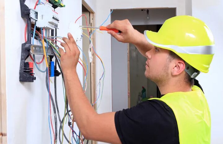 تک رقمی شدن تلفات شبکههای توزیع برق در ۳ استان تک رقمی شدن تلفات شبکههای توزیع برق در ۳ استان