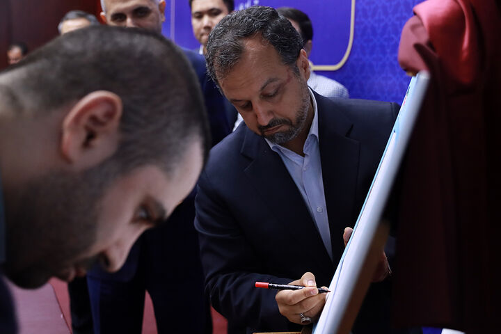 نشست خبری وزیر اقتصاد