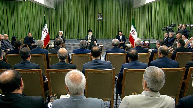 رهبر انقلاب: دولت آقای رئیسی، دولت کار و امید و حرکت بود رهبر انقلاب: دولت آقای رئیسی، دولت کار و امید و حرکت بود