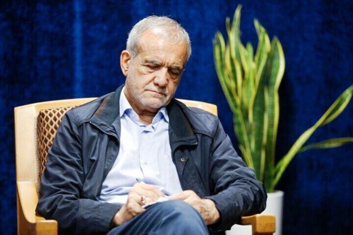 درخواست پزشکیان از احزاب برای انتخاب کابینه درخواست پزشکیان از احزاب برای انتخاب کابینه