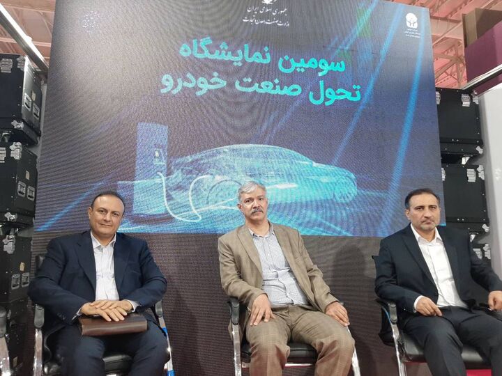 آیا سهامداران ایران خودرو و سایپا نقشی در تعیین مدیرعامل دارند؟ | واردات ماشین آلات تولید ممنوع است آیا سهامداران ایران خودرو و سایپا نقشی در تعیین مدیرعامل دارند؟ | واردات ماشین آلات تولید ممنوع است