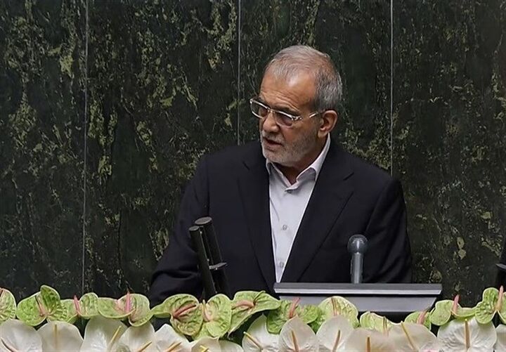 دولت وفاق ملی متعلق به همه ایرانیان است