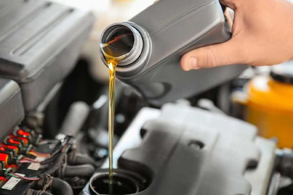 معرفی بهترین روغن موتور برای کوییک؛ بررسی انواع مدل ها