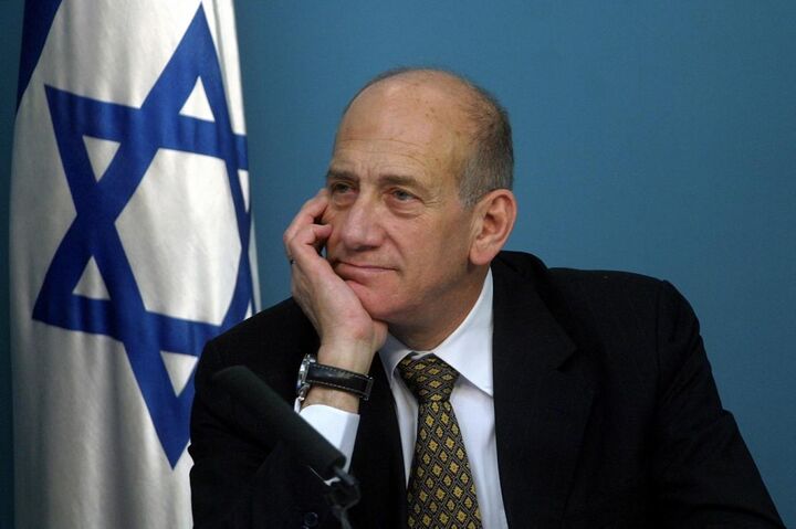 ایهود اولمرت: نتانیاهو گوشهای پنهان شده تا نبینیم چطور دارد به خود میلرزد! ایهود اولمرت: نتانیاهو گوشهای پنهان شده تا نبینیم چطور دارد به خود میلرزد!