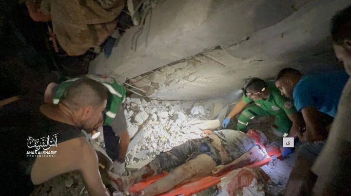 جنایت هولناک صهیونیستها علیه نمازگزاران در شهر غزه جنایت هولناک صهیونیستها علیه نمازگزاران در شهر غزه