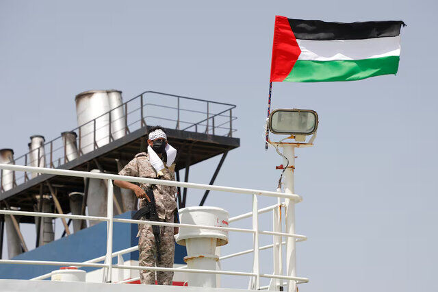 دو تیتر متفاوت تلگراف| چگونه حوثی ها آمریکا را به شکست کشاندند! دو تیتر متفاوت تلگراف| چگونه حوثی ها آمریکا را به شکست کشاندند!