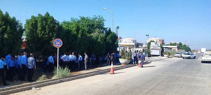 ششمین روز اعتراض کارگران پایانهها و مخازن پتروشیمی بندر ماهشهر| از تبعیض و بیعدالتی خستهایم ششمین روز اعتراض کارگران پایانهها و مخازن پتروشیمی بندر ماهشهر| از تبعیض و بیعدالتی خستهایم