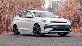 تاثیر کاهش تعرفه واردات خودرو برقی در بازار| نوسان قیمت خودروهای پاک ادامه دارد