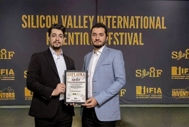 کسب مدال نقره مسابقات سیلیکون ولی آمریکا توسط دو مخترع ایرانی کسب مدال نقره مسابقات سیلیکون ولی آمریکا توسط دو مخترع ایرانی