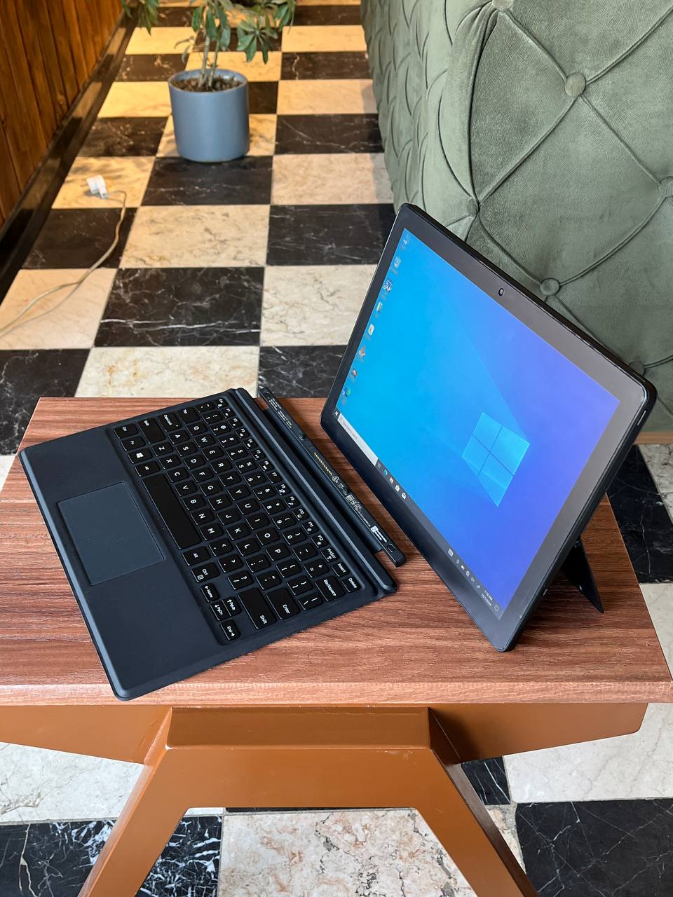 در خرید لپ تاپ استوک به معتبر بودن گارانتی و ضمانت توجه کنید