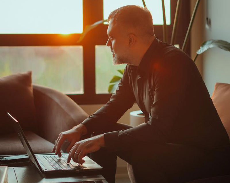 بهترین مدیر و مشاور مالی همراه ویژگیها و راههای موفقیت