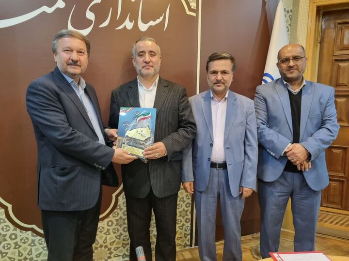 شهردار شاهرود جایزه ملی شهریار را دریافت کرد شهردار شاهرود جایزه ملی شهریار را دریافت کرد