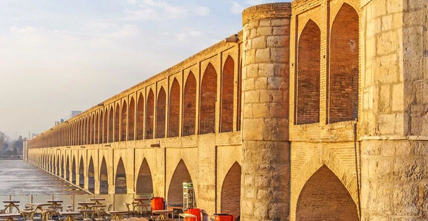 راهنمای سفر به شهر اصفهان: سفری به قلب فرهنگ و هنر ایران