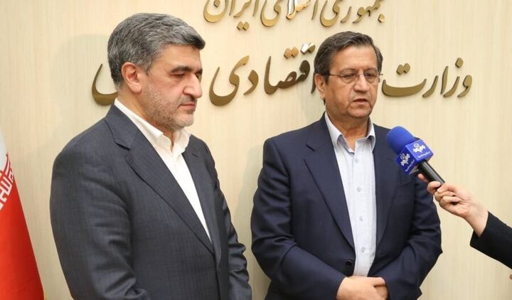 وزیر اقتصاد: خودرو در بورس عرضه میشود| همتی: از نظرما مانعی ندارد| صیدی: شورای رقابت را قانع میکنیم وزیر اقتصاد: خودرو در بورس عرضه میشود| همتی: از نظرما مانعی ندارد| صیدی: شورای رقابت را قانع میکنیم