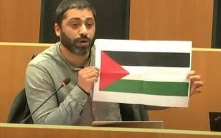 نماینده مجلس بلژیک خطاب به سفیر رژیم صهیونیستی: تروریست شمایید که حتی به کودکان هم رحم نمیکنید نماینده مجلس بلژیک خطاب به سفیر رژیم صهیونیستی: تروریست شمایید که حتی به کودکان هم رحم نمیکنید