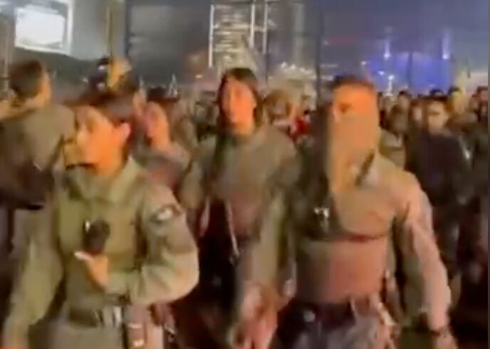 سرآغاز یک شورش: راهپیمایی سربازان اسرائیلی علیه نتانیاهو! سرآغاز یک شورش: راهپیمایی سربازان اسرائیلی علیه نتانیاهو!