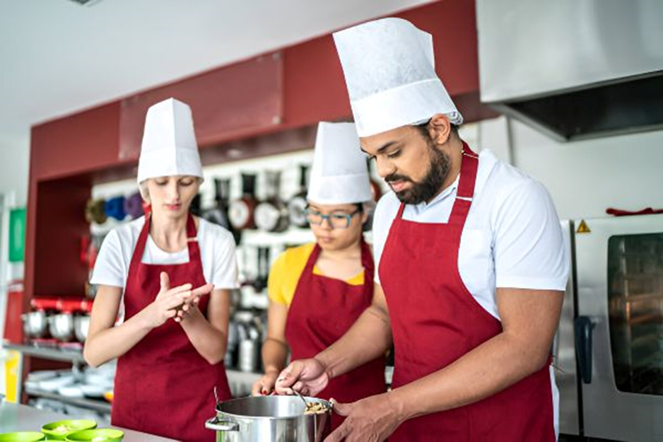 صفر تا صد کارگاه شیرینیپزی + تجهیزات مورد نیاز