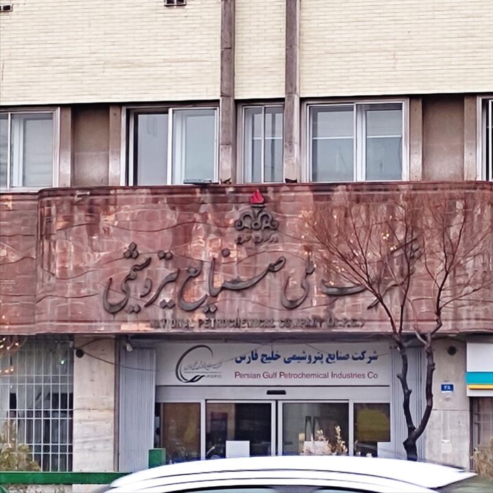 فروش هلدینگ امسال به 709 هزار میلیارد می رسد فروش هلدینگ امسال به 709 هزار میلیارد می رسد