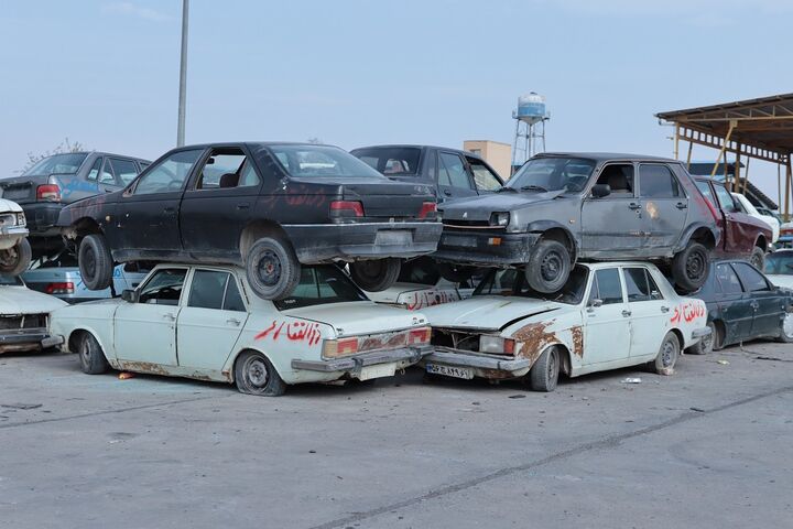 پارسال ۳۴۹ هزار خودروی فرسوده از چرخه خارج شدند پارسال ۳۴۹ هزار خودروی فرسوده از چرخه خارج شدند