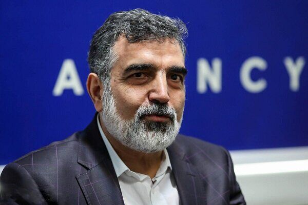 کمالوندی: آب سنگینی تولید کردهایم که هر لیترش ۱۲۰۰ دلار است کمالوندی: آب سنگینی تولید کردهایم که هر لیترش ۱۲۰۰ دلار است
