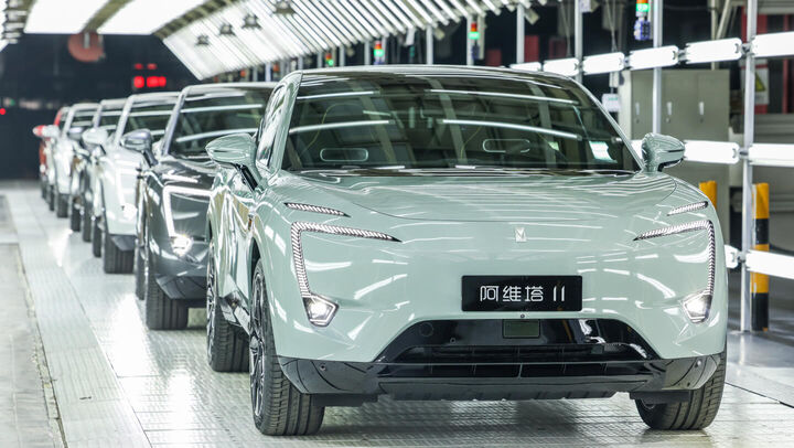 رقابت تنگاتنگ در بازار خودروهای برقی؛ پیشتازی بی وای دی و تسلا رقابت تنگاتنگ در بازار خودروهای برقی؛ پیشتازی بی وای دی و تسلا