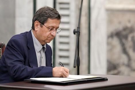 دعوت همتی از مردم برای مدرسهسازی در کشور با استفاده از مالیات دعوت همتی از مردم برای مدرسهسازی در کشور با استفاده از مالیات