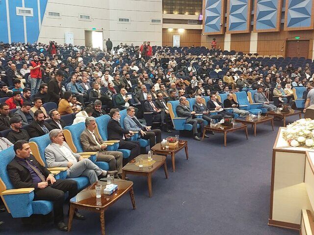 نصب تابلوهای شهری ساماندهی شد | خدمات تابلو سازان باید نرخگذاری شود