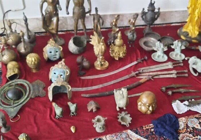 کشف اشیاء عتیقۀ ۳ هزار سالۀ قاچاق در شهرستان تنکابن