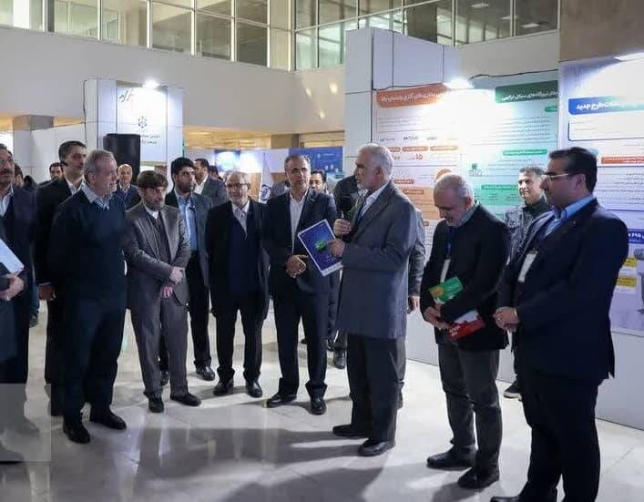 ارایهی طرح بازسازی ترانسهای توزیع فرسوده توسط ایران ترانسفو به رییسجمهور ارایهی طرح بازسازی ترانسهای توزیع فرسوده توسط ایران ترانسفو به رییسجمهور