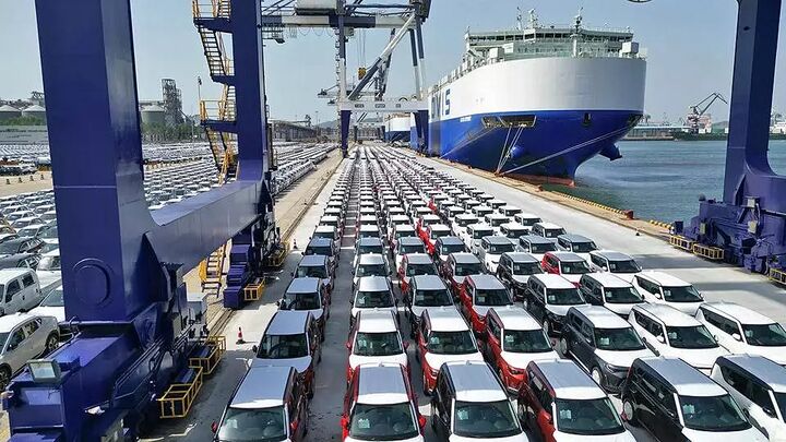 ثبتنام خودورهای وارداتی تا ۲۲ دیماه تمدید شد ثبتنام خودورهای وارداتی تا ۲۲ دیماه تمدید شد