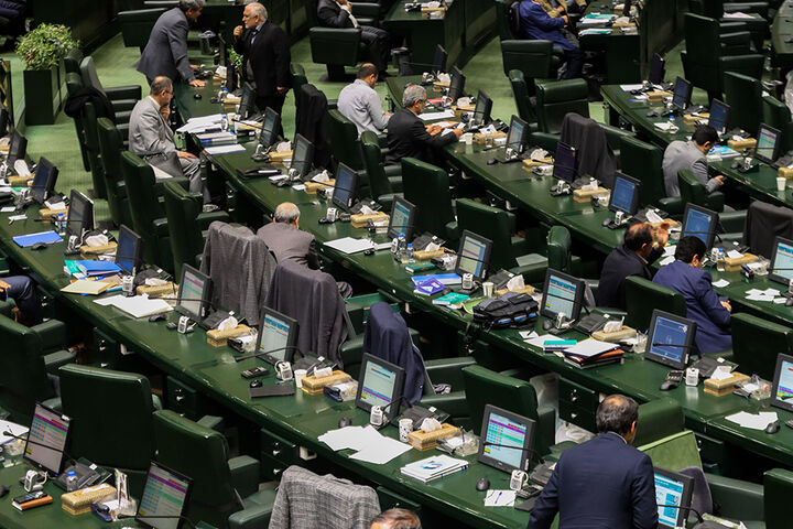 دوقطبی سازی درباره استیضاح، مانعی برای ایفای وظایف نمایندگی؛ تلاش برای اقناع نمایندگان دوقطبی سازی درباره استیضاح، مانعی برای ایفای وظایف نمایندگی؛ تلاش برای اقناع نمایندگان