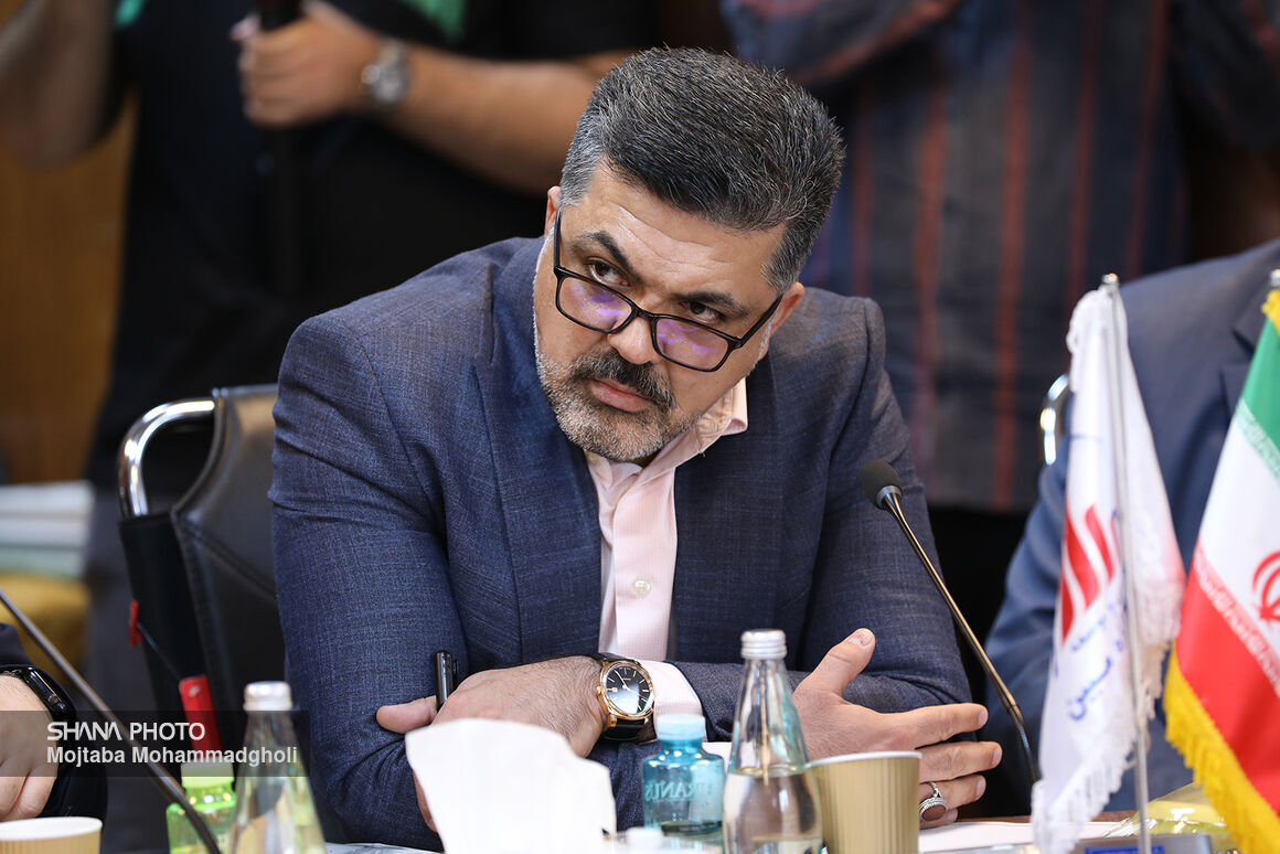 نامه نگاری های حلزونی | تسهیلات پتروشیمی گلستان چشم انتظار موافقت بانک ملت