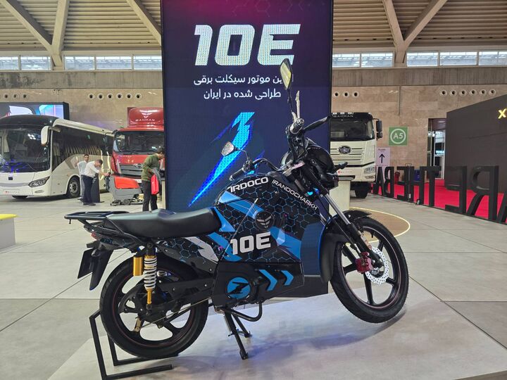 نگاهی به موتورسیکلت برقی گروه بهمن در نمایشگاه خودرو تهران نگاهی به موتورسیکلت برقی گروه بهمن در نمایشگاه خودرو تهران
