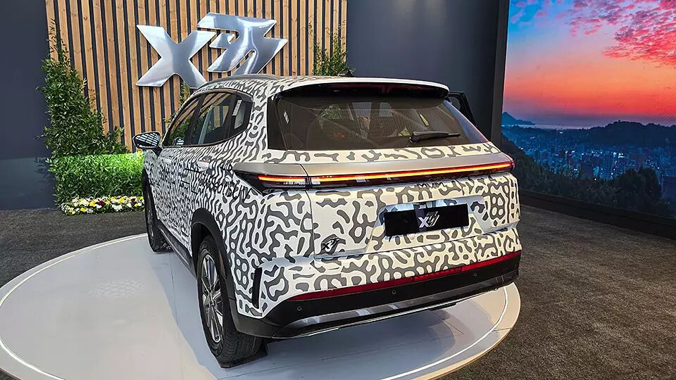 امویام X۷۷ رونمایی شد