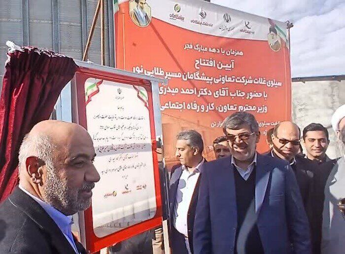 نیروگاه خورشیدی ۵ مگاواتی و سیلوی ۵۰ هزار تنی در یزد بهرهبرداری شد نیروگاه خورشیدی ۵ مگاواتی و سیلوی ۵۰ هزار تنی در یزد بهرهبرداری شد