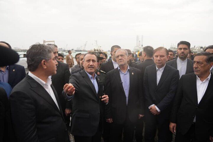 رئیس جمهور از بندر بوشهر بازدید کرد رئیس جمهور از بندر بوشهر بازدید کرد