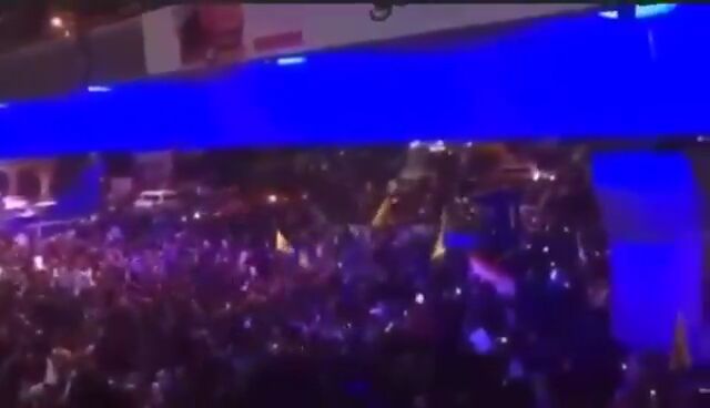 شعار ایران ایران لبنانی ها در اعتراض به متوقف کردن پروازهای تهران بیروت شعار ایران ایران لبنانی ها در اعتراض به متوقف کردن پروازهای تهران بیروت