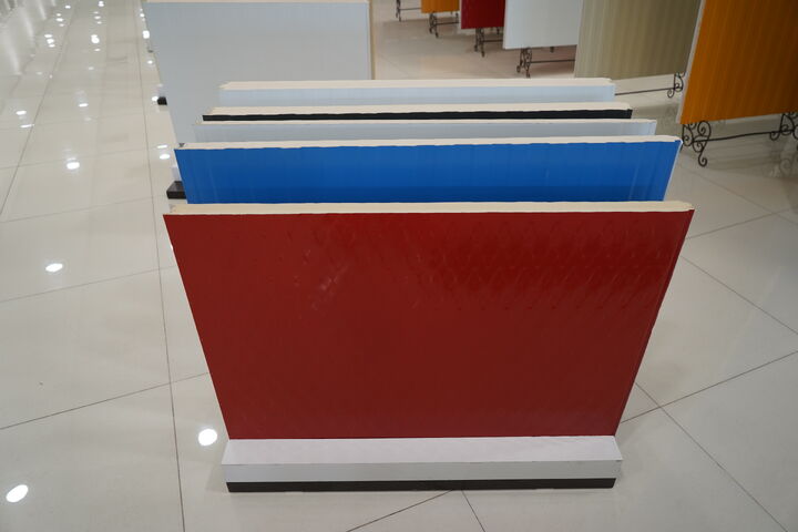 مقایسه ساندویچ پانل با مصالح سنتی: یک تحلیل جامع و تخصصی مقایسه ساندویچ پانل با مصالح سنتی: یک تحلیل جامع و تخصصی