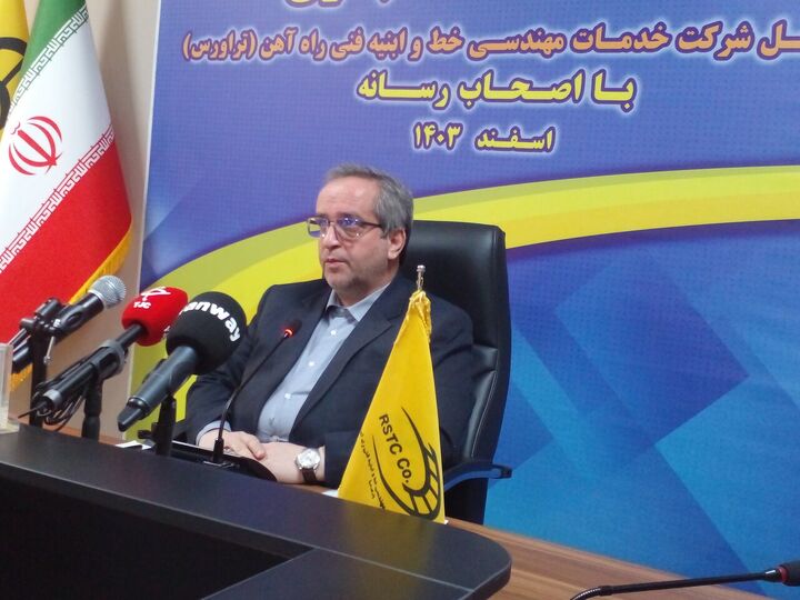 توسعه ساخت خطوط و خدمات ریلی را در کشورهای همسایه دنبال میکنیم