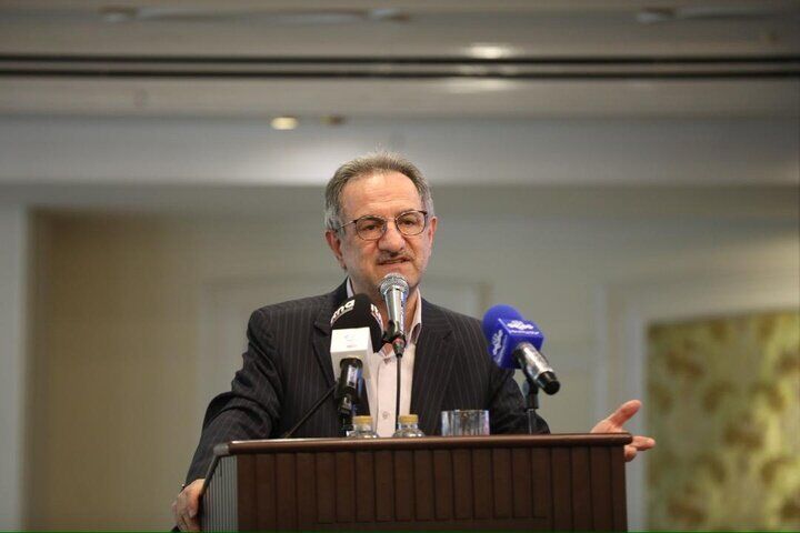 صنعت گردشگری در بین سایر صنایع جایگاه سوم را دارد صنعت گردشگری در بین سایر صنایع جایگاه سوم را دارد