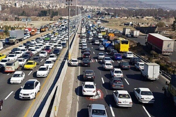 تردد در محورهای اصفهان بدون مشکل در جریان است تردد در محورهای اصفهان بدون مشکل در جریان است